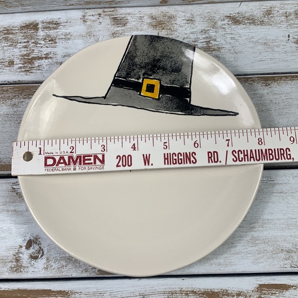 Rae Dunn Ceramic HOME IS WHERE YOU HANG YOUR HAT Pilgrim Plate - Picture 4 of 4